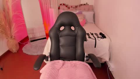     online show from November 22, 9:02 pm