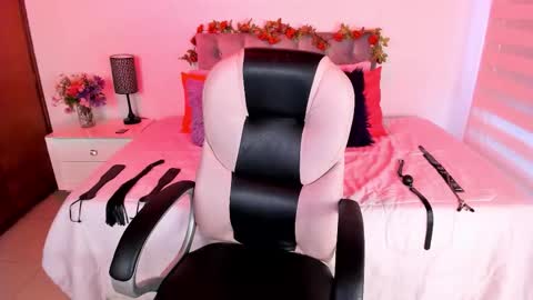     online show from September 18, 11:42 pm