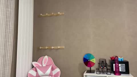 Snapshot of lucie_hot chatting on October 4, 7:00 pm Lucie hot follow me on online show from October 4, 7:00 pm