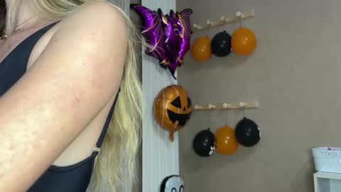 Lucie hot follow me on  online show from October 22, 6:20 pm