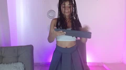 Snapshot of lucie_petite chatting on March 6, 8:05 pm Lucie - online show from March 6, 8:05 pm