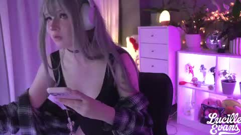 Lucy UwU online show from July 23, 1:30 am