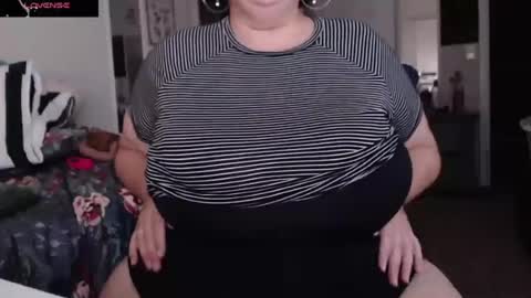 lucklucybbw online show from July 15, 3:45 am