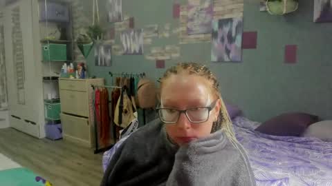 lucky_licky20 online show from May 26, 3:56 am