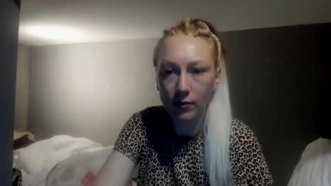 lucky_licky20 online show from February 20, 4:34 am