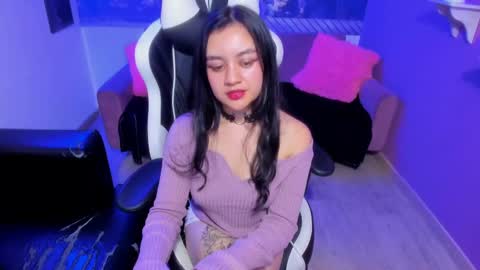 Snapshot of lucy_harris_ chatting on February 7, 8:20 pm lucy_harris_ online show from February 7, 8:20 pm