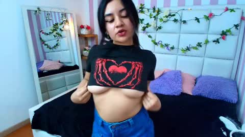 Snapshot of lucy_harris_ chatting on February 12, 10:59 pm lucy_harris_ online show from February 12, 10:59 pm