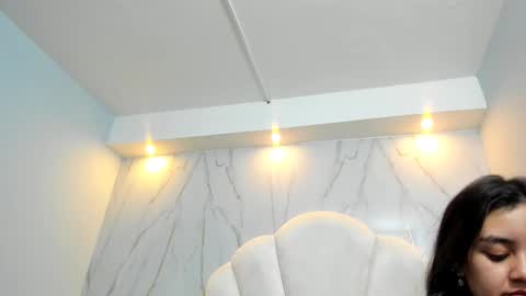 Snapshot of lucy_harris_ chatting on February 17, 1:25 am lucy_harris_ online show from February 17, 1:25 am