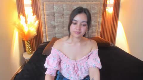 Snapshot of lucy_harris_ chatting on February 19, 3:06 am lucy_harris_ online show from February 19, 3:06 am
