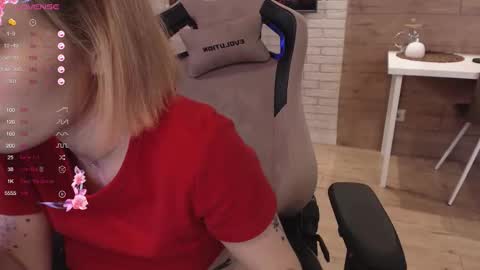 Snapshot of lucy_mirror chatting on October 10, 9:52 pm Lucy online show from October 10, 9:52 pm