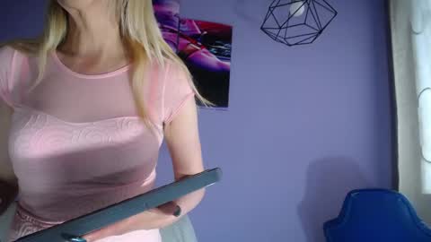  SleepyAbuela online show from April 16, 8:09 pm