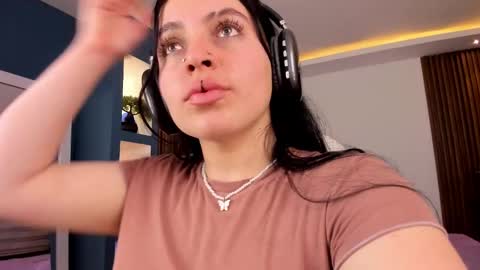 Snapshot of lucy_smith7 chatting on January 18, 3:31 am Sofia  online show from January 18, 3:31 am