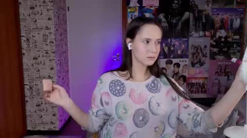 Lucy Rose online show from December 17, 2:18 am