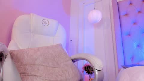 Lucy online show from December 5, 5:39 am