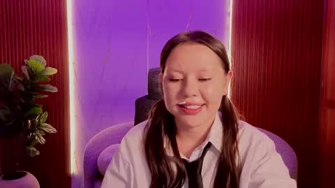 Lucy online show from December 14, 3:35 am