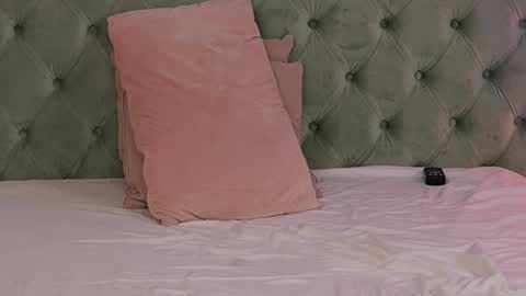 LucyWillow online show from February 7, 6:05 am