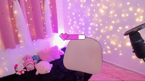 Snapshot of lucyy_peach chatting on February 7, 2:29 am LUCYY FROM HOME online show from February 7, 2:29 am