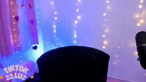Snapshot of lucyy_peach chatting on March 10, 11:27 pm LUCYY FROM HOME online show from March 10, 11:27 pm