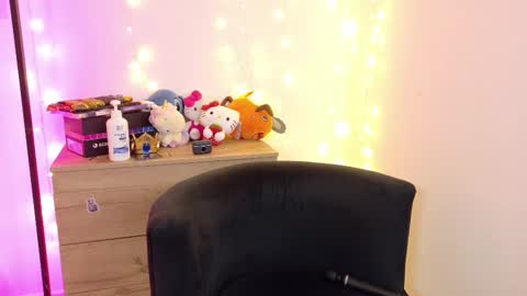 LUCYY FROM HOME  online show from November 9, 12:58 am