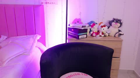 Snapshot of lucyy_peach chatting on October 21, 1:44 am LUCYY FROM HOME online show from October 21, 1:44 am