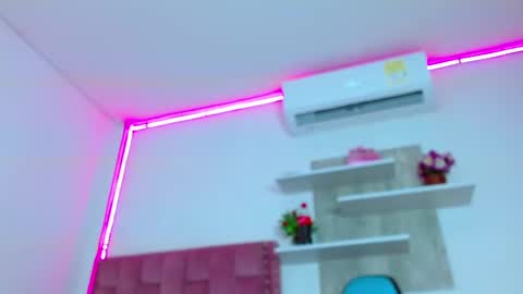 Snapshot of lucyy_start chatting on January 29, 1:27 am LUCY online show from January 29, 1:27 am