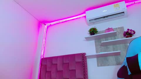 Snapshot of lucyy_start chatting on March 5, 6:34 pm LUCY online show from March 5, 6:34 pm