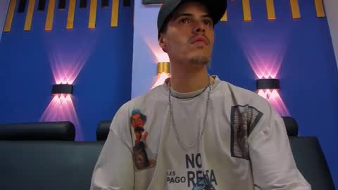 Luis AS online show from October 31, 1:00 pm