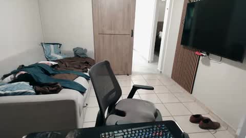luis_flr online show from May 11, 1:51 pm