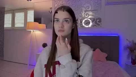 LuisaClover online show from April 19, 12:17 pm