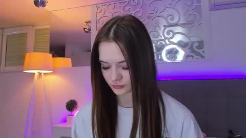 LuisaClover online show from March 4, 4:37 pm