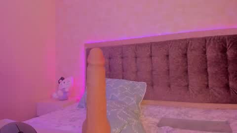 Snapshot of luisagiraldo_ chatting on September 20, 11:57 am Luisa Giraldo online show from September 20, 11:57 am