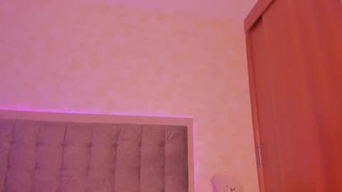 Snapshot of luisagiraldo_ chatting on September 15, 1:23 pm Luisa Giraldo online show from September 15, 1:23 pm