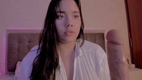 Snapshot of luisagiraldo_ chatting on September 29, 12:37 pm Luisa Giraldo online show from September 29, 12:37 pm