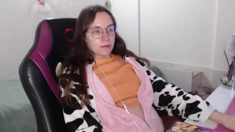 Snapshot of lula_05 chatting on January 6, 2:37 am Vicky online show from January 6, 2:37 am