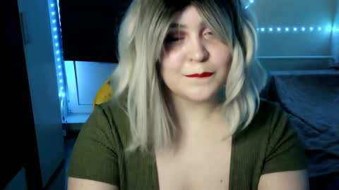 lulovia online show from April 7, 9:50 pm