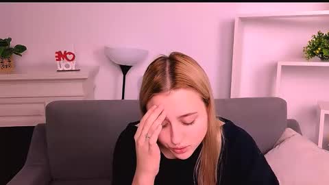 Lily online show from February 18, 9:47 pm