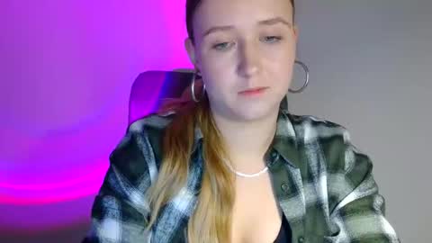 Lulu Baby18 online show from November 28, 7:10 pm