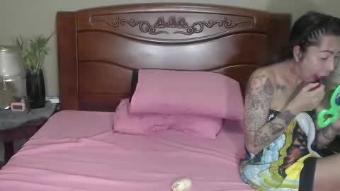 lulu_wild online show from March 22, 11:58 am