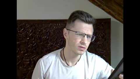 Andrew independent model 2000-0000 CET daily online show from February 1, 9:45 pm