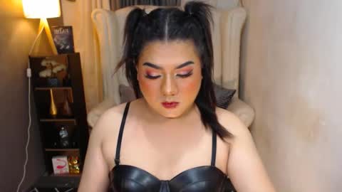 QueenBritney online show from December 6, 3:28 pm