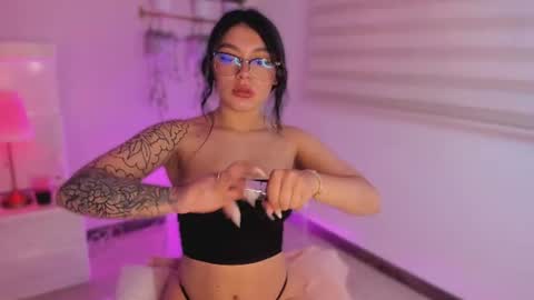 lummii_ online show from June 11, 7:23 pm