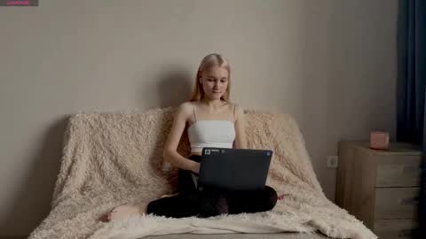 lumpyamsonia online show from November 27, 7:38 am