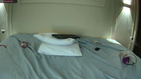 luna and banji online show from December 5, 9:52 am