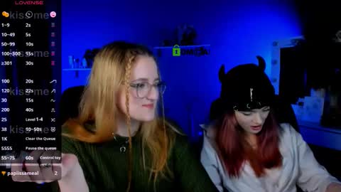 luna_berryy online show from October 3, 8:17 pm