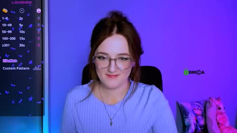 luna_berryy online show from November 14, 9:05 pm