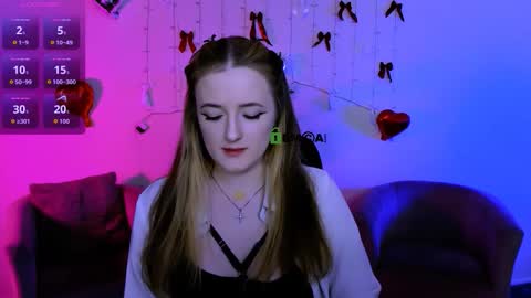 luna_berryy online show from March 27, 8:43 pm