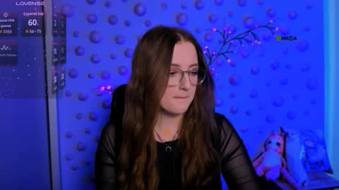 luna_berryy online show from January 7, 8:47 pm