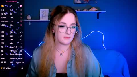 luna_berryy online show from October 11, 7:50 pm