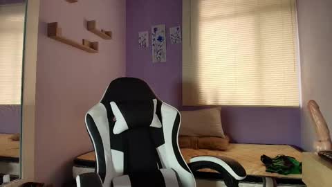 Snapshot of luna_desiree chatting on October 14, 1:47 pm luna_desiree online show from October 14, 1:47 pm
