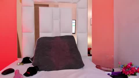 Luna online show from October 18, 9:30 pm